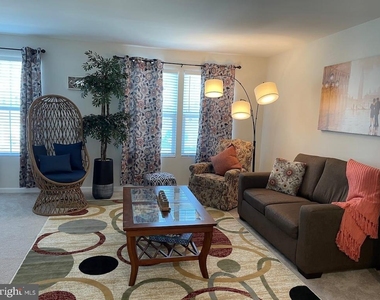 264 Sage Circle - Photo Thumbnail 3