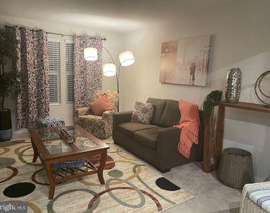 264 Sage Circle - Photo Thumbnail 2