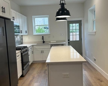 1810 Tasker Street - Photo Thumbnail 3