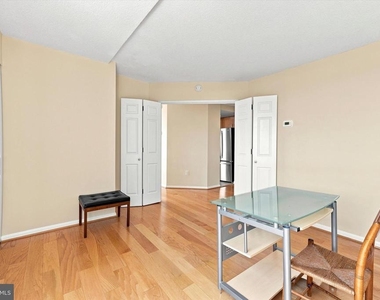241 S 6th Street - Photo Thumbnail 3
