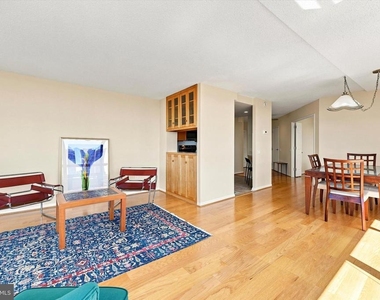 241 S 6th Street - Photo Thumbnail 5