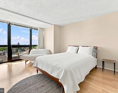 241 S 6th Street - Photo Thumbnail 14