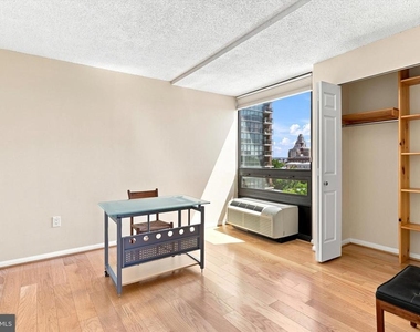 241 S 6th Street - Photo Thumbnail 2