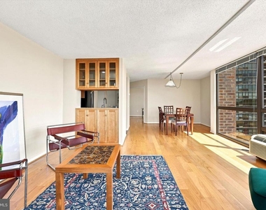 241 S 6th Street - Photo Thumbnail 6