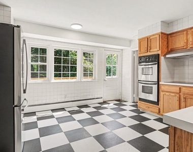 31 Beacon Hill Court - Photo Thumbnail 3