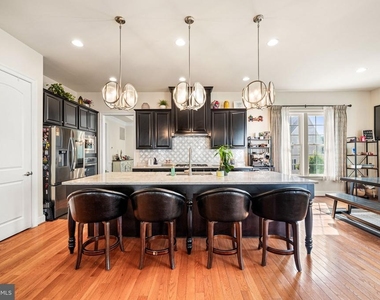 602 Dolmens Lane - Photo Thumbnail 12