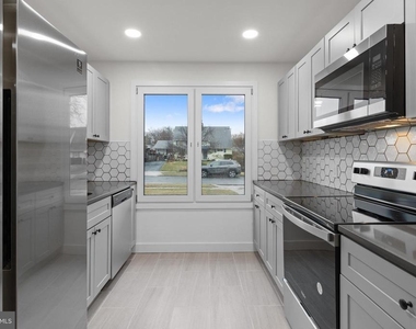 6 Roundwood Lane - Photo Thumbnail 3