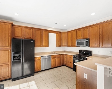 99 Warwick Road - Photo Thumbnail 7