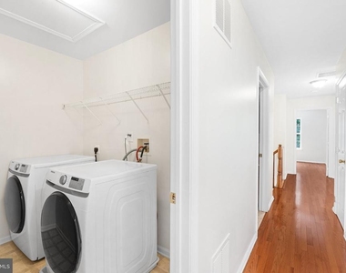 99 Warwick Road - Photo Thumbnail 23