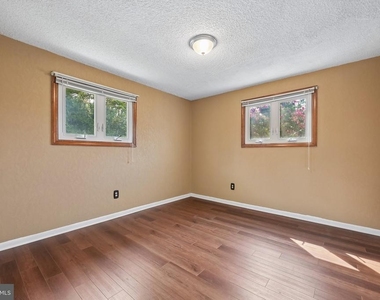 118 Sylvan Terrace - Photo Thumbnail 15