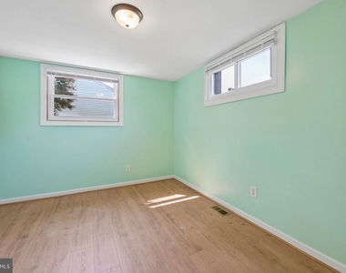 118 Sylvan Terrace - Photo Thumbnail 12