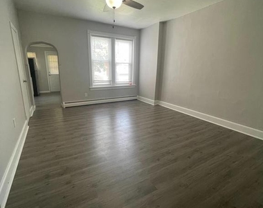 42 3rd Avenue - Photo Thumbnail 3