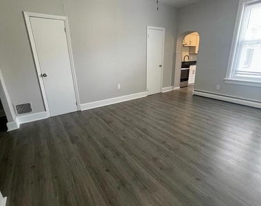 42 3rd Avenue - Photo Thumbnail 4