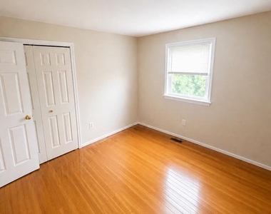212 Dauntly Street - Photo Thumbnail 11