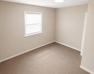 212 Dauntly Street - Photo Thumbnail 5