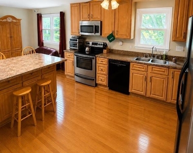 212 Dauntly Street - Photo Thumbnail 2
