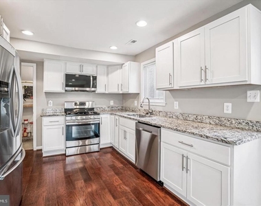 3720 Harmon Avenue - Photo Thumbnail 4