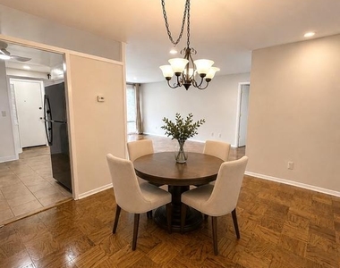 7521 Spring Lake Drive - Photo Thumbnail 4