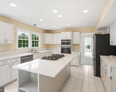 3109 Nestling Pine Court - Photo Thumbnail 5