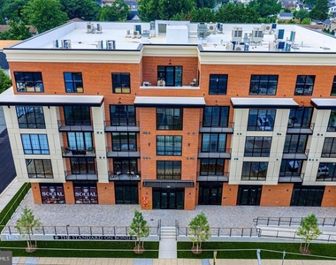 128 N Bond Street - Photo Thumbnail 2