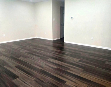 905 Woodbridge Court - Photo Thumbnail 6