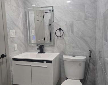 905 Woodbridge Court - Photo Thumbnail 15