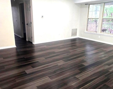 905 Woodbridge Court - Photo Thumbnail 7