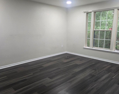 905 Woodbridge Court - Photo Thumbnail 8