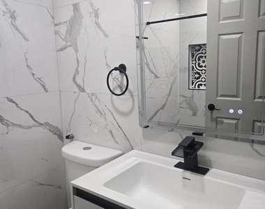 905 Woodbridge Court - Photo Thumbnail 18