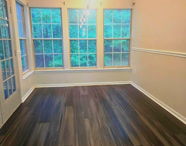 905 Woodbridge Court - Photo Thumbnail 5