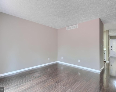 2332 Darby Court - Photo Thumbnail 6