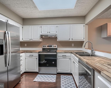 2332 Darby Court - Photo Thumbnail 3