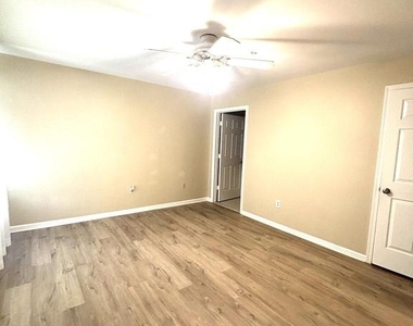 300 Tall Pines Court - Photo Thumbnail 20