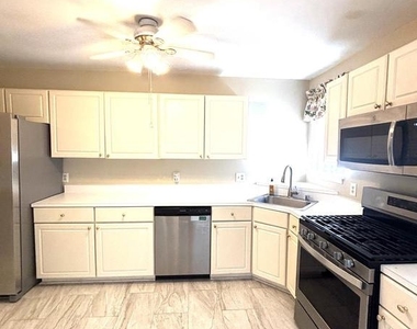 300 Tall Pines Court - Photo Thumbnail 14