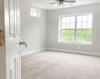 4174 Charles Dickens Dr - Photo Thumbnail 1