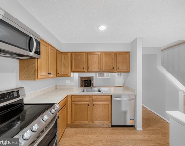 7648 Fairbanks Court - Photo Thumbnail 8