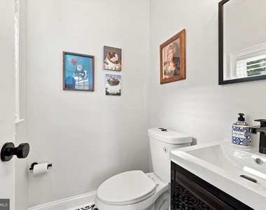 705 W 19th Street - Photo Thumbnail 8