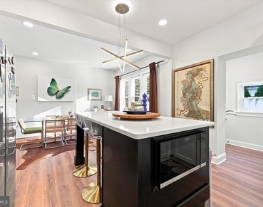 705 W 19th Street - Photo Thumbnail 6