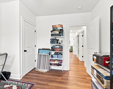 705 W 19th Street - Photo Thumbnail 10