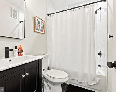 705 W 19th Street - Photo Thumbnail 11