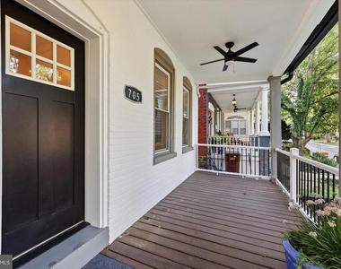 705 W 19th Street - Photo Thumbnail 1