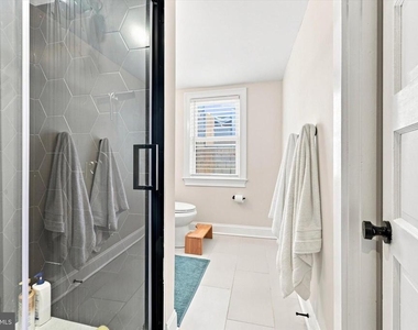 705 W 19th Street - Photo Thumbnail 20