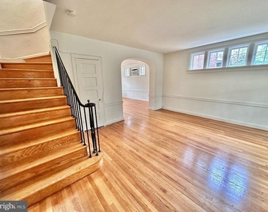 4422 Greenwich Parkway Nw - Photo Thumbnail 2