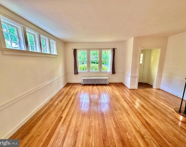 4422 Greenwich Parkway Nw - Photo Thumbnail 7