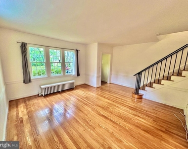 4422 Greenwich Parkway Nw - Photo Thumbnail 4