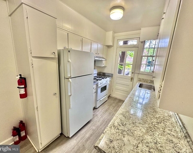4422 Greenwich Parkway Nw - Photo Thumbnail 14