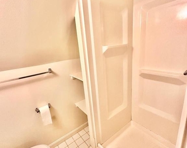 4422 Greenwich Parkway Nw - Photo Thumbnail 39