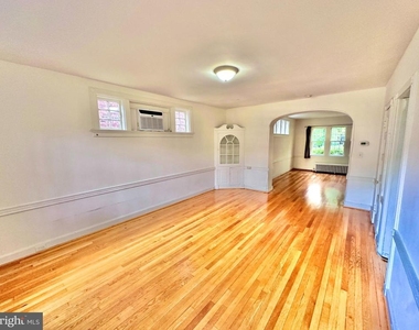 4422 Greenwich Parkway Nw - Photo Thumbnail 12