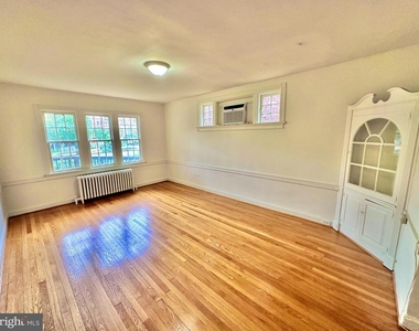 4422 Greenwich Parkway Nw - Photo Thumbnail 9