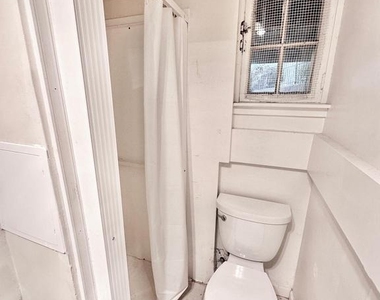 4422 Greenwich Parkway Nw - Photo Thumbnail 52